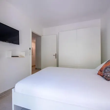 アパート Center Rare 4 Pax With Garden Jacuzzi