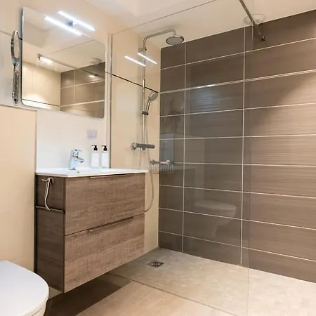 アパート Center Rare 4 Pax With Garden Jacuzzi
